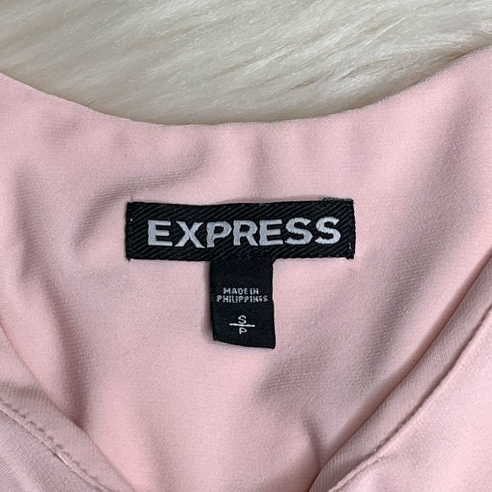 Express Light Pink Ruffle Cold Shoulder Top size Small - Picture 4 of 5